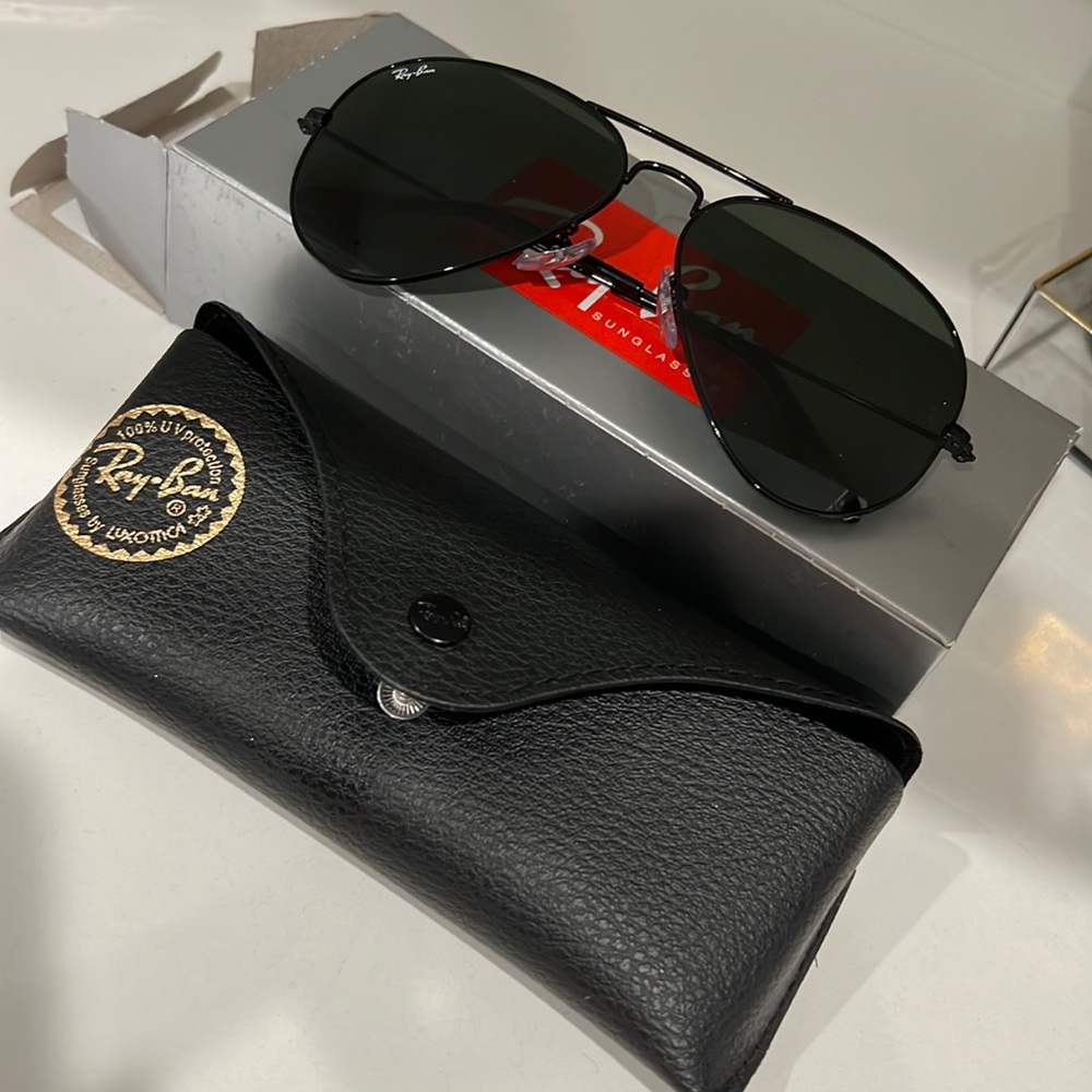 Brand new ray ban aviator sunglasses